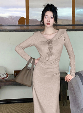 荷叶边收腰修身连衣裙女2025冬季新款小翻领收腰长裙D4176
