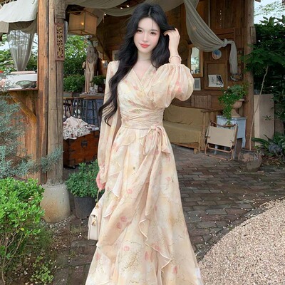 2026春季爆款独特绝美V领绑带收腰不规则花边连衣裙D4963