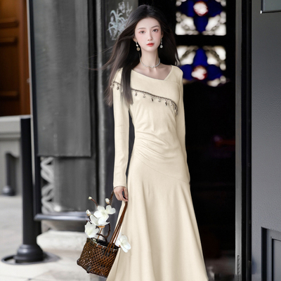 法式高级感连衣裙2025秋冬新款温柔风设计感内搭打底长裙D4232