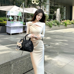 温柔风设计感打底裙2026秋冬季新款玫瑰花气质女人味连衣裙D4030A