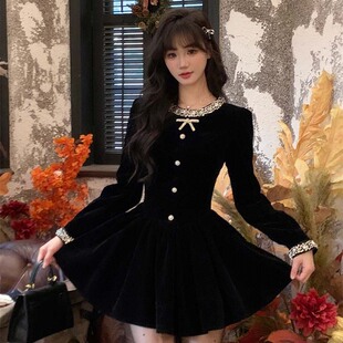千金风黑色丝绒连衣裙女2026秋冬季新款高级感小黑裙打底裙QJ0181