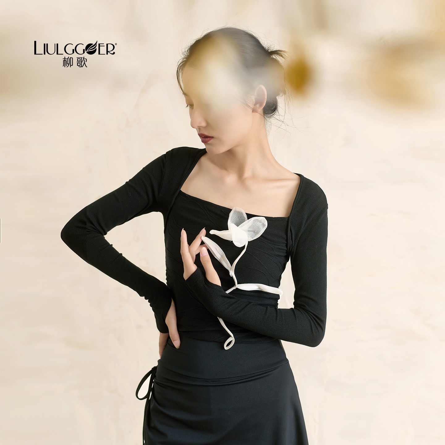 柳歌漂亮短款小上衣长袖T恤