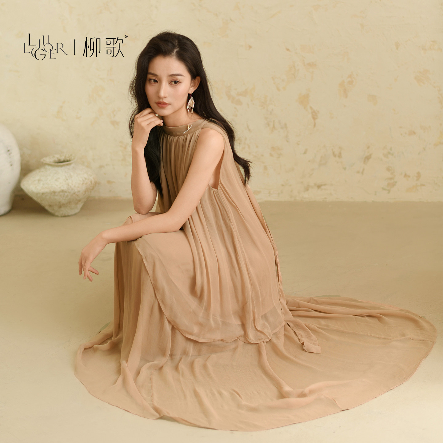 柳歌夏季挂脖无袖百褶裙两件套图片