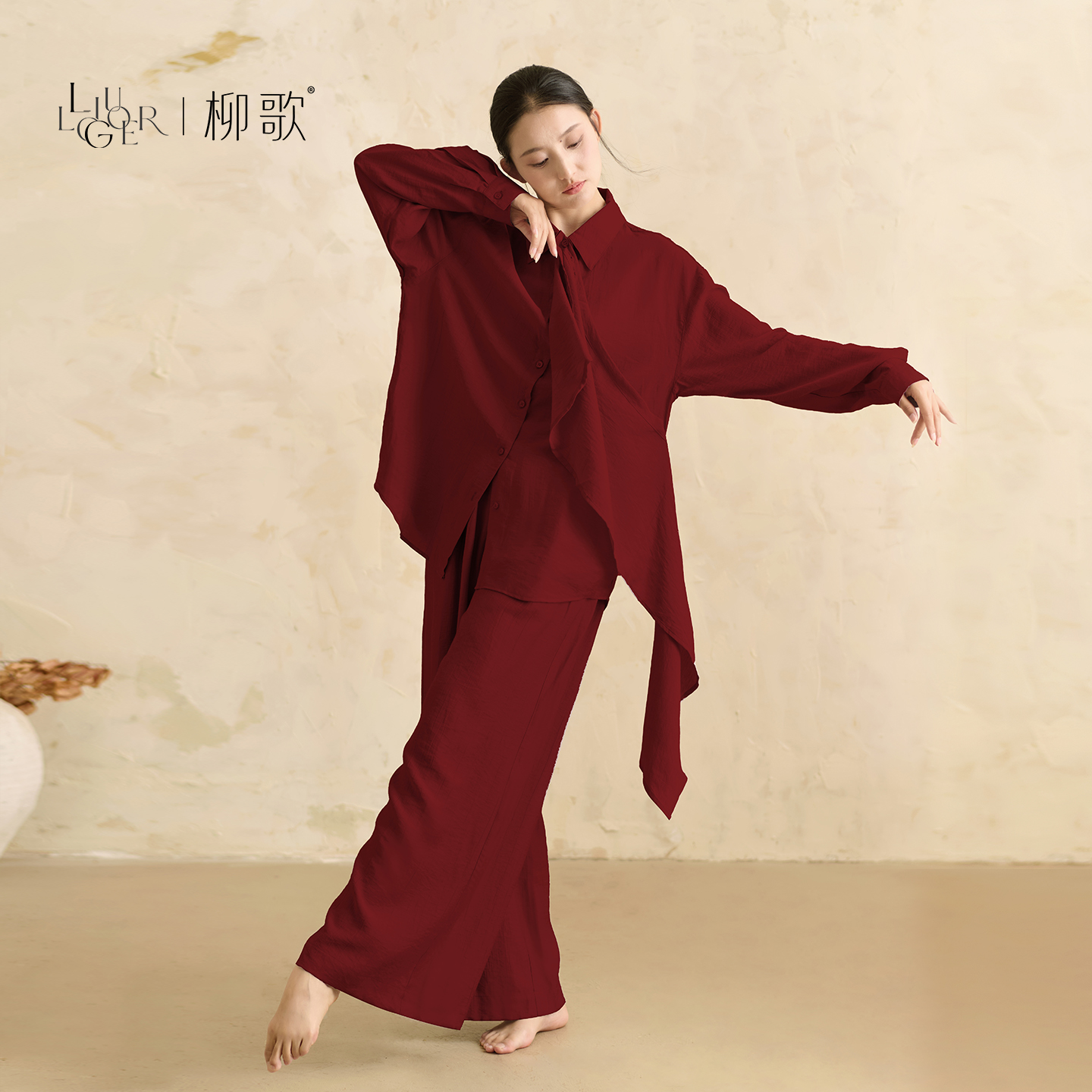 柳歌现代舞蹈服飘逸红色衬衫套装