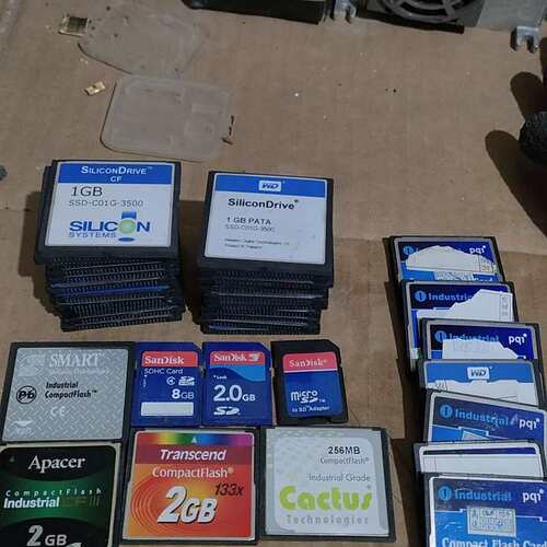 议价1G CF卡 内存卡27片，128MB的7片，还有几个如图，可维修