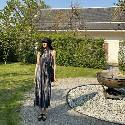 设计师原创印花压褶挂脖连衣裙