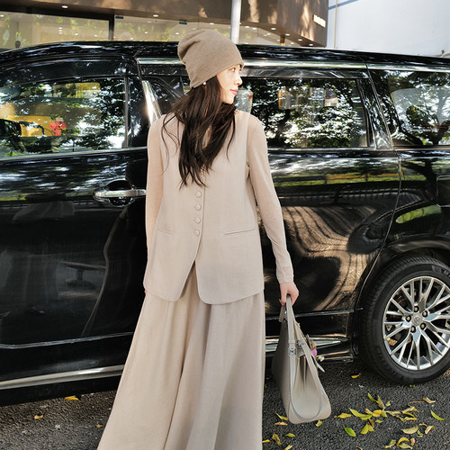 设计师原创澳毛人字纹马甲