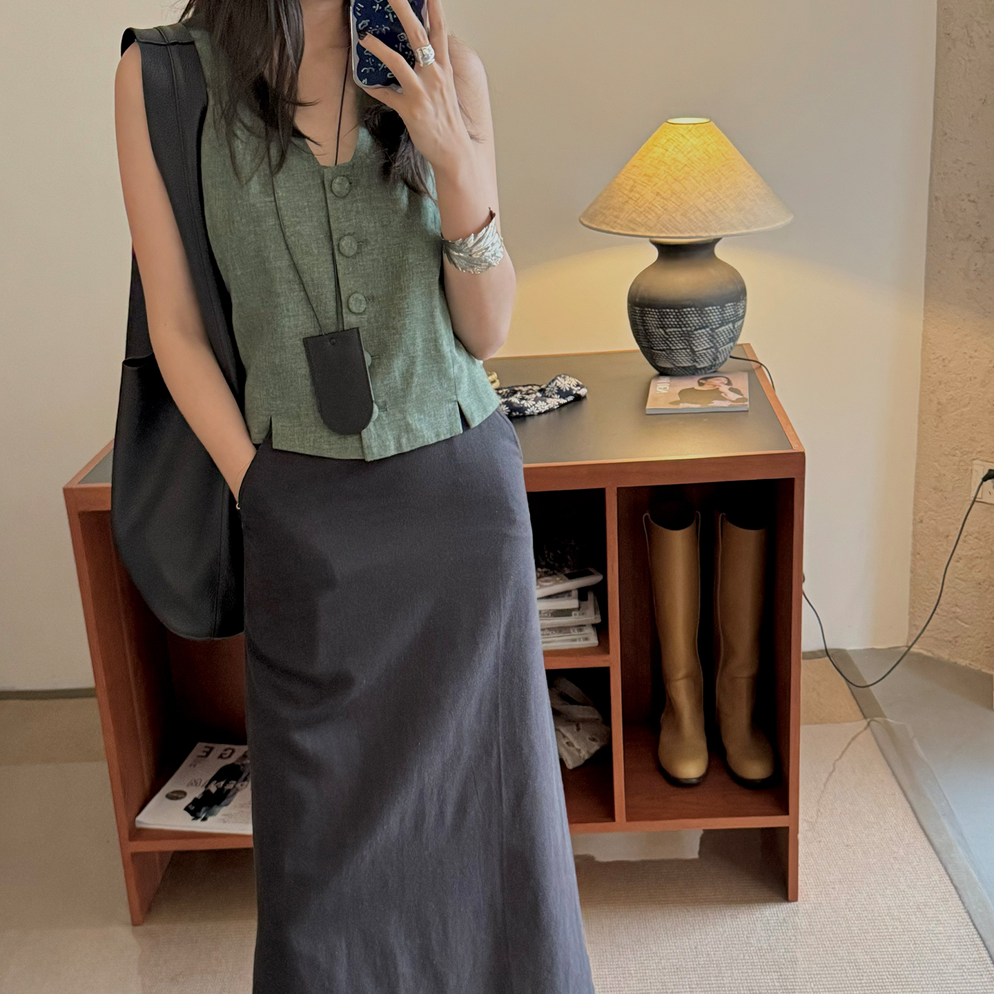 设计师原创纯色亚麻马夹