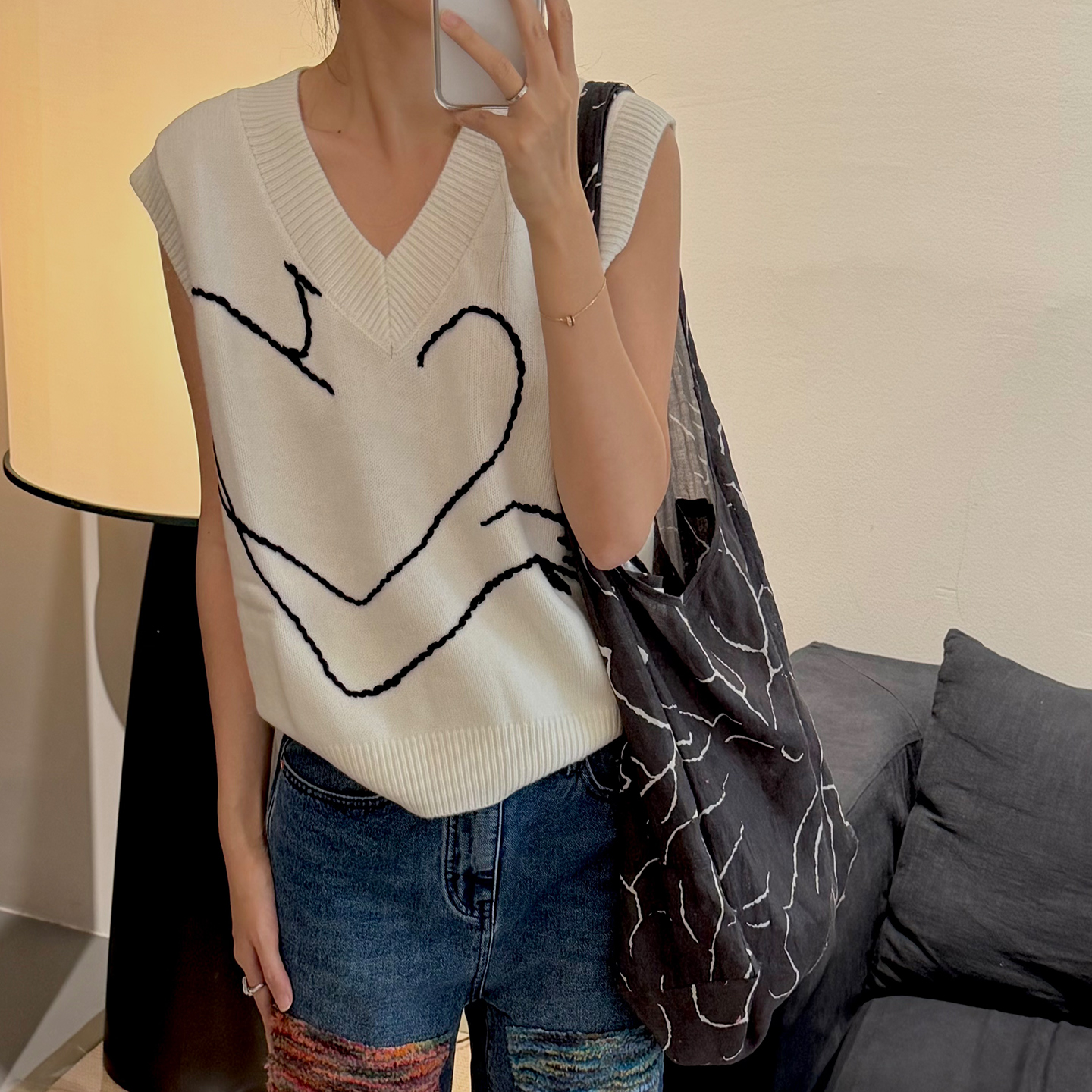 设计师原创手工绣花v领毛衣马甲