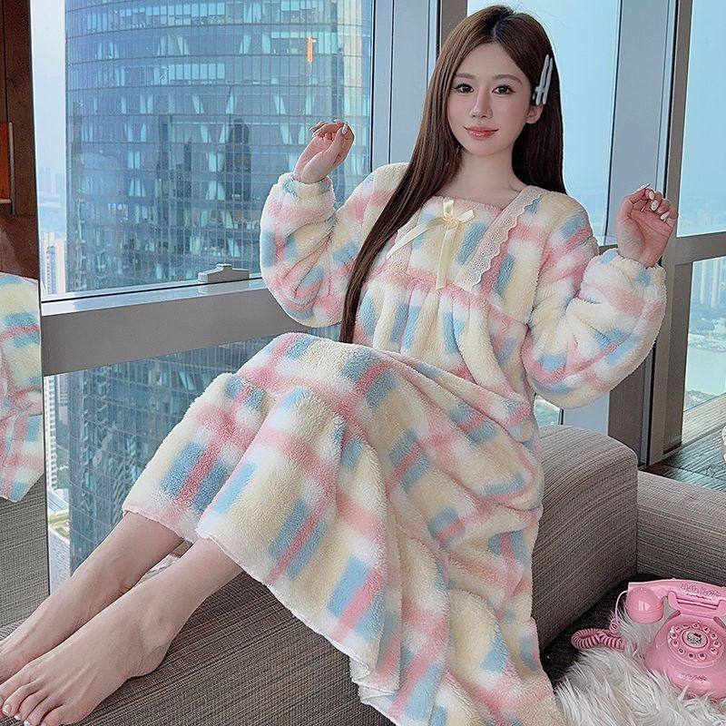 加肥大码睡裙女秋冬季新款家居服甜美保暖珊瑚绒彩虹格公主风睡衣