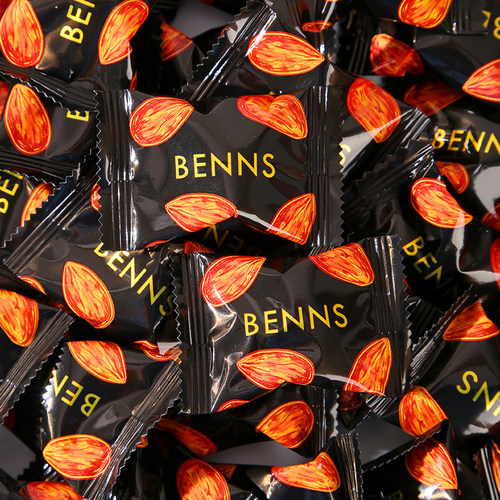 巧克力70%可可黑巧巴旦木夹心