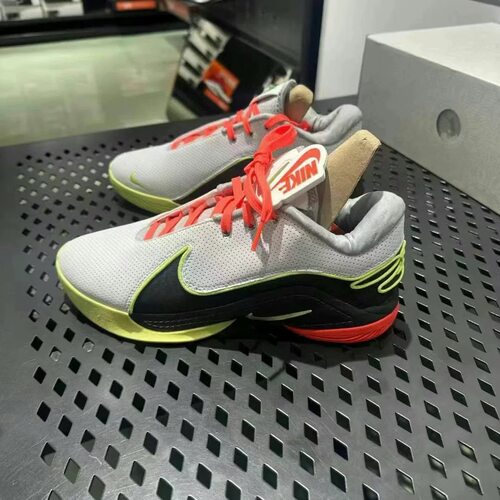 耐克男子LeBron 经典舒适百搭 防滑耐磨篮球鞋FZ1095-101