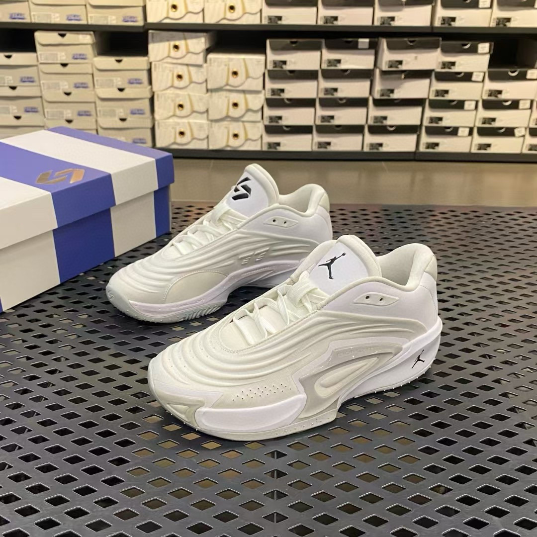 耐克男子JORDAN LUKA 3 PF篮球鞋FQ7455-106断码45鞋盒半盒/10