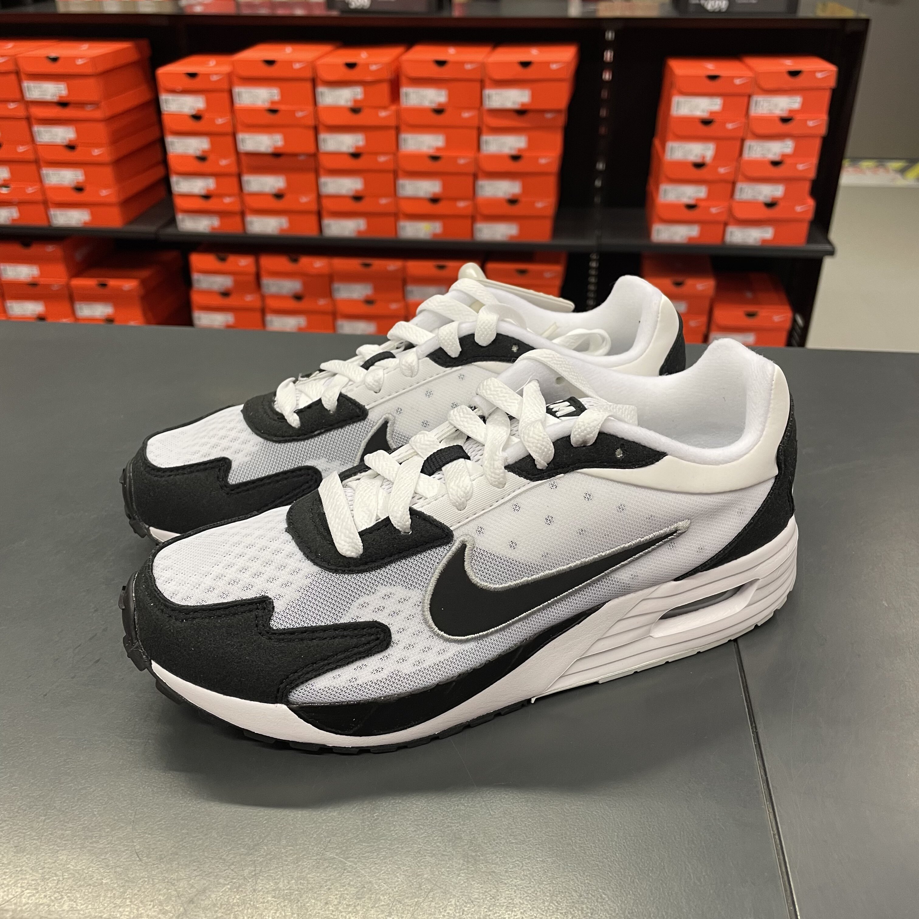 耐克女子黑白气垫休闲运动鞋FN0784-101大码男生可穿/10