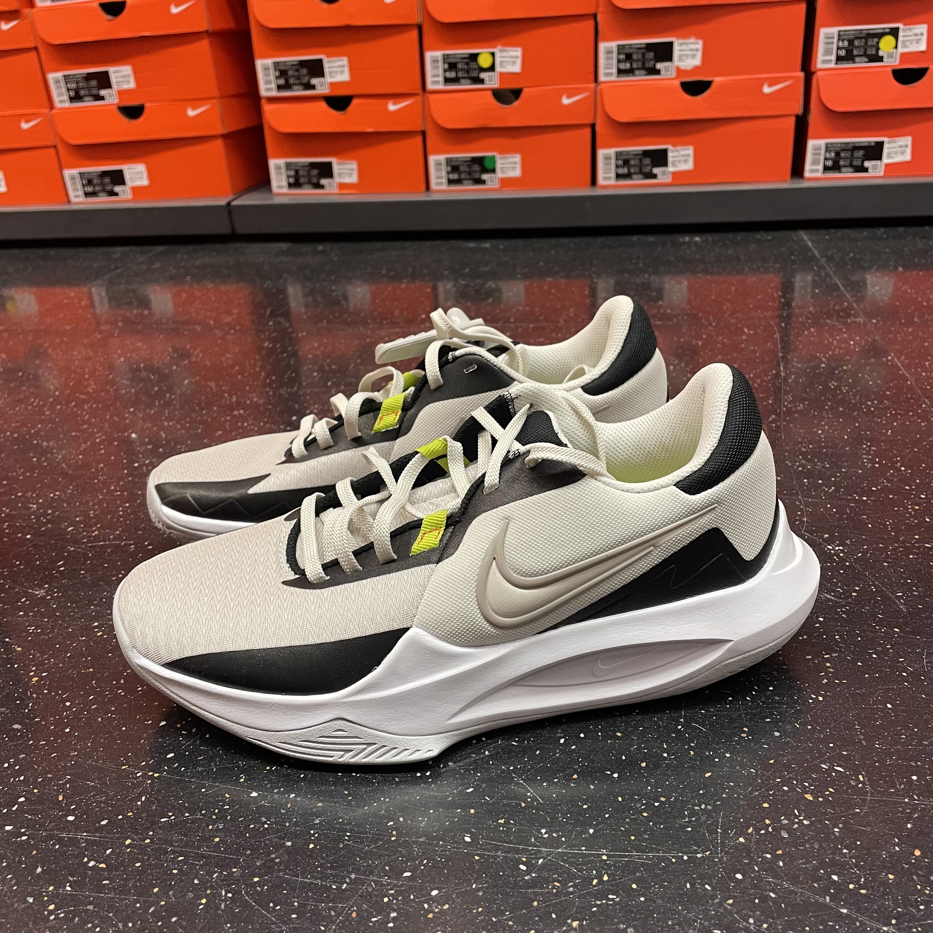 雪宁奥莱正品代购，耐克男子运动休闲篮球鞋DD9535