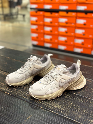 耐克女子运动休闲跑步鞋FZ2622-002偏小半码断码37.5 38 /10