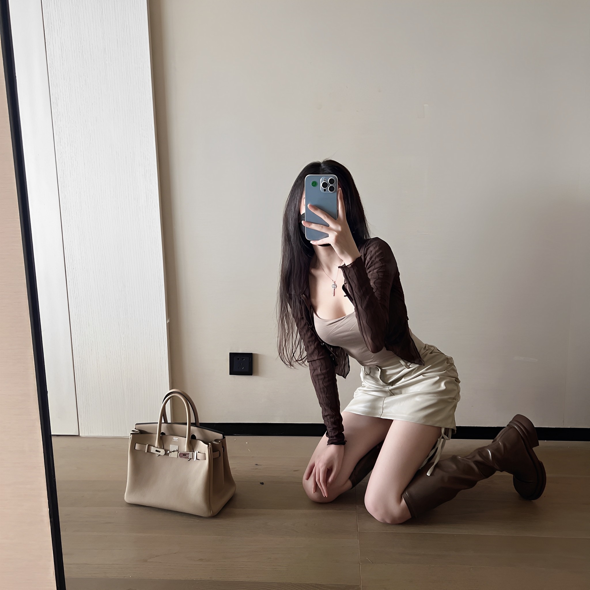 Nane南一 自制款肉桂燕麦奶薄款衬衫+纯欲吊带+高腰抽绳半身裙