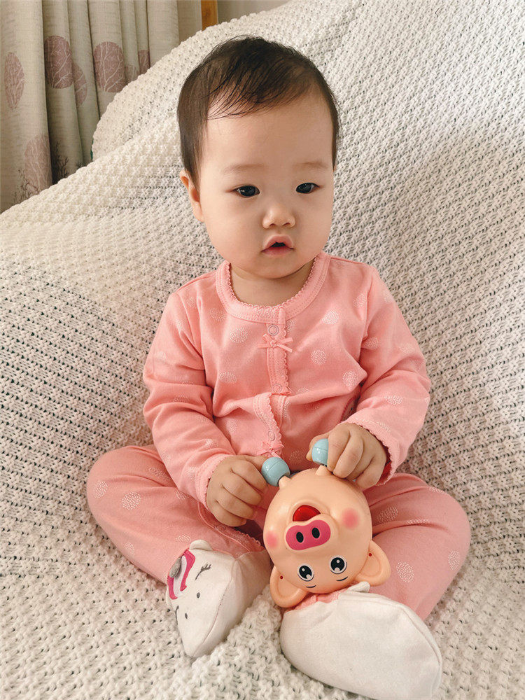 婴儿连体衣春秋女宝宝长袖外出纯棉哈衣包脚百天秋款新生儿衣服