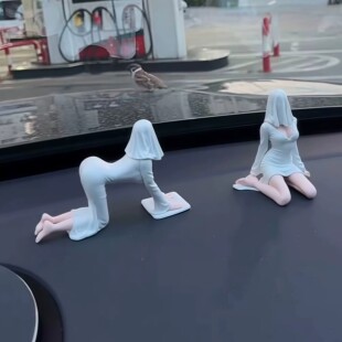 白裙修女车载摆件创意白色黑袍女王性感手办模型汽车中控台装饰品