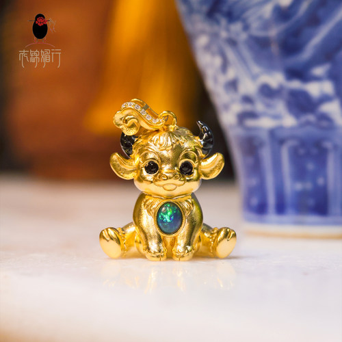 衣锦媚行S925银镀金欧泊牛吊坠