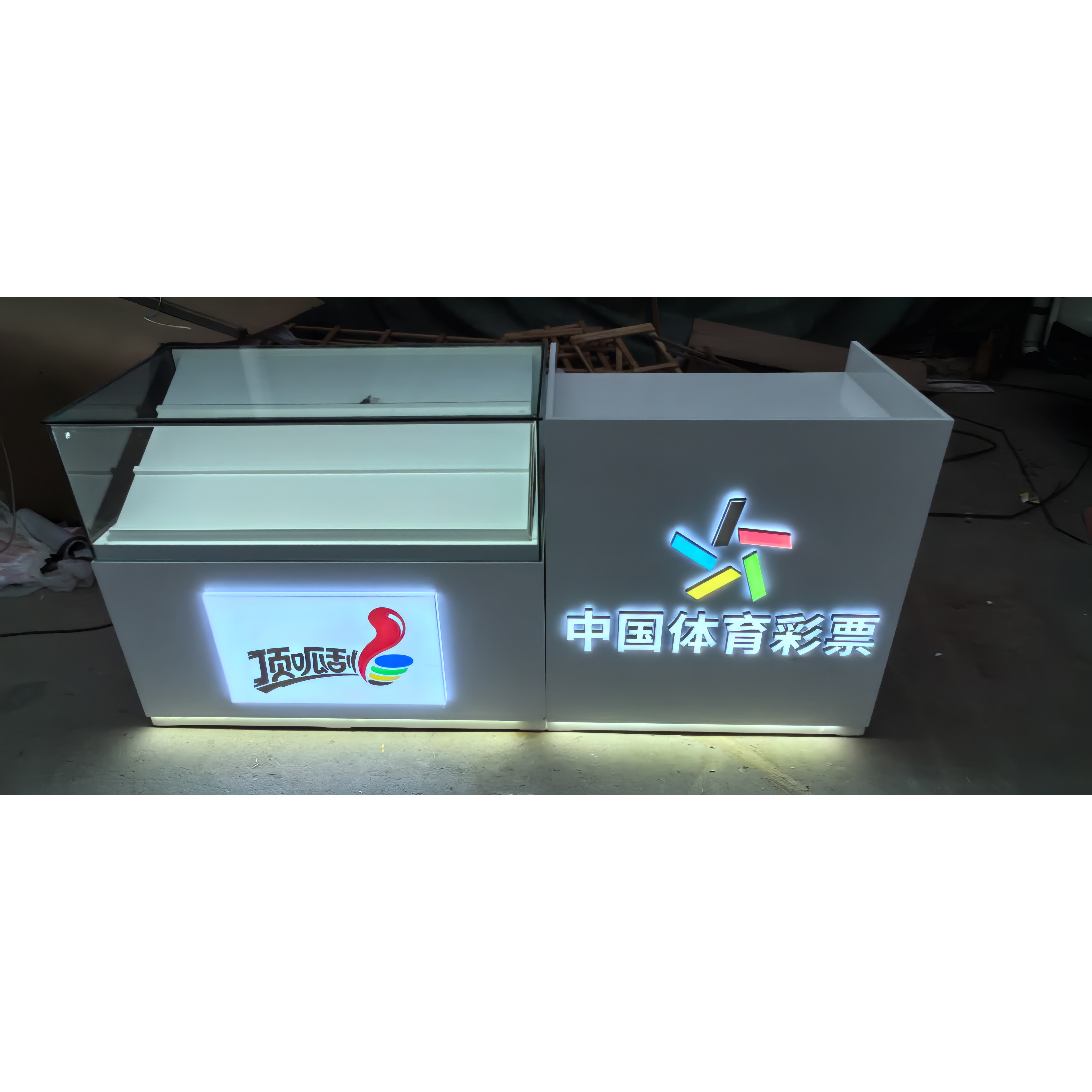 河南定制新款体育彩票柜体彩销售柜台刮刮乐展示柜烤漆工艺展示柜