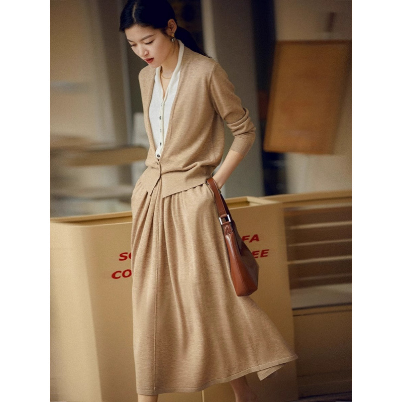 套装女秋冬假两件毛衣开衫半身裙