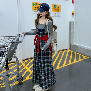 学院风格纹背带裤套装女春2025新款流行ootd穿搭超火打底衫两件套