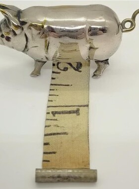Antique-Inspired Pig Mini Tape Measure 古董风格的猪迷你卷尺