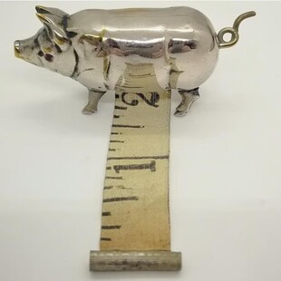 Antique-Inspired Pig Mini Tape Measure 古董风格的猪迷你卷尺