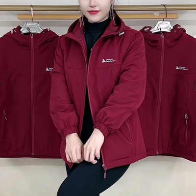 休闲通勤净版字母加棉冲锋衣外套秋冬保暖妈妈外套时尚中老年女装