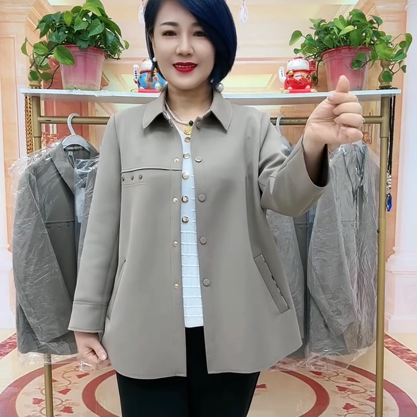 时尚外套净色翻领胸三扣风衣宽松显瘦上衣女简约百搭中老年女装