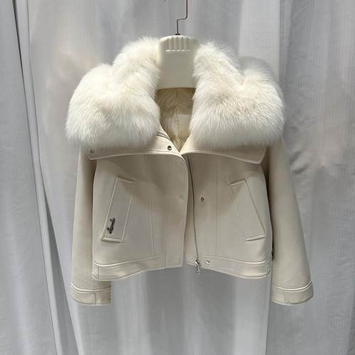 短款羽绒服狐狸毛领可拆卸羽绒服