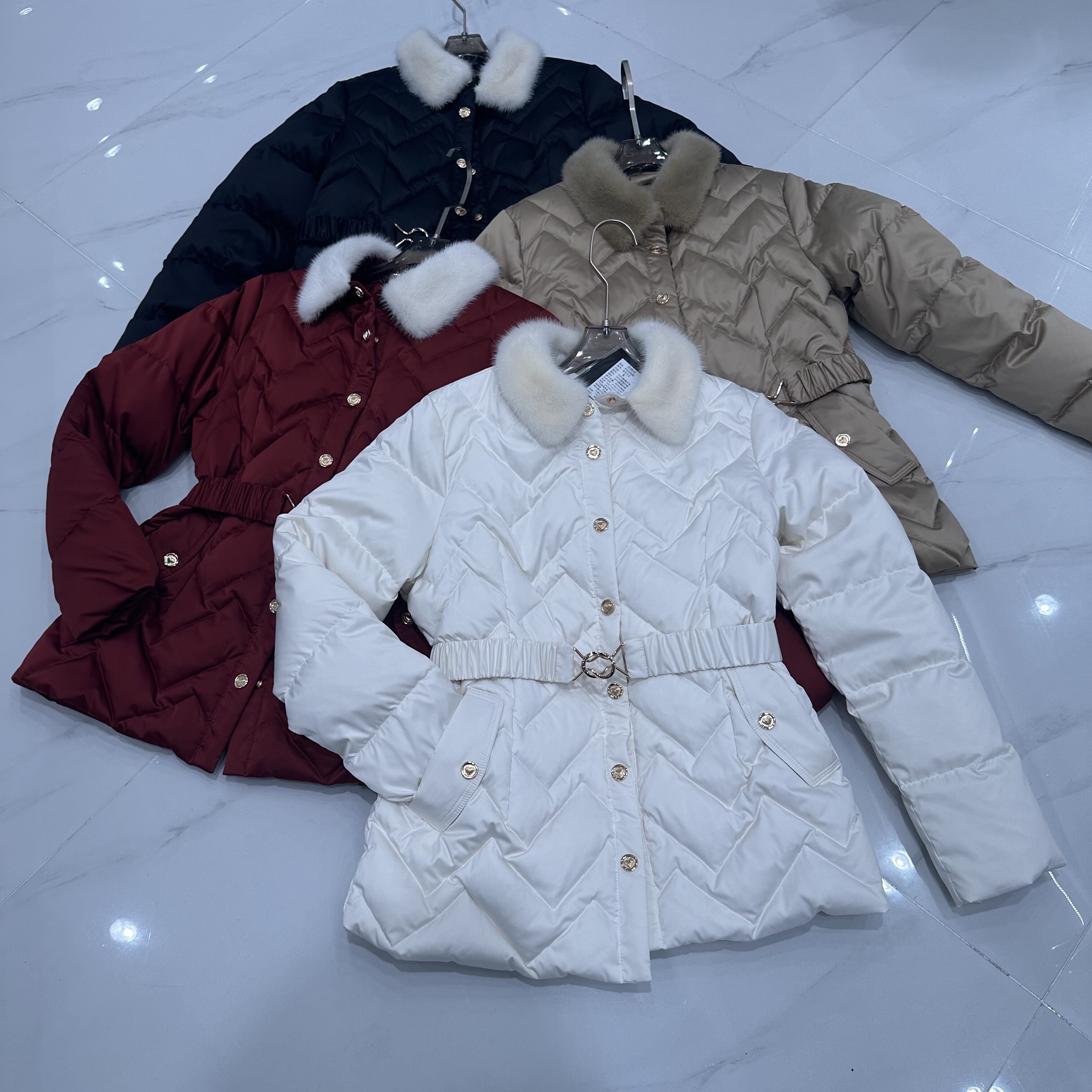 欧洲站2025新款羽绒服女短加厚保暖白鸭绒面包服外套水貂毛领腰带