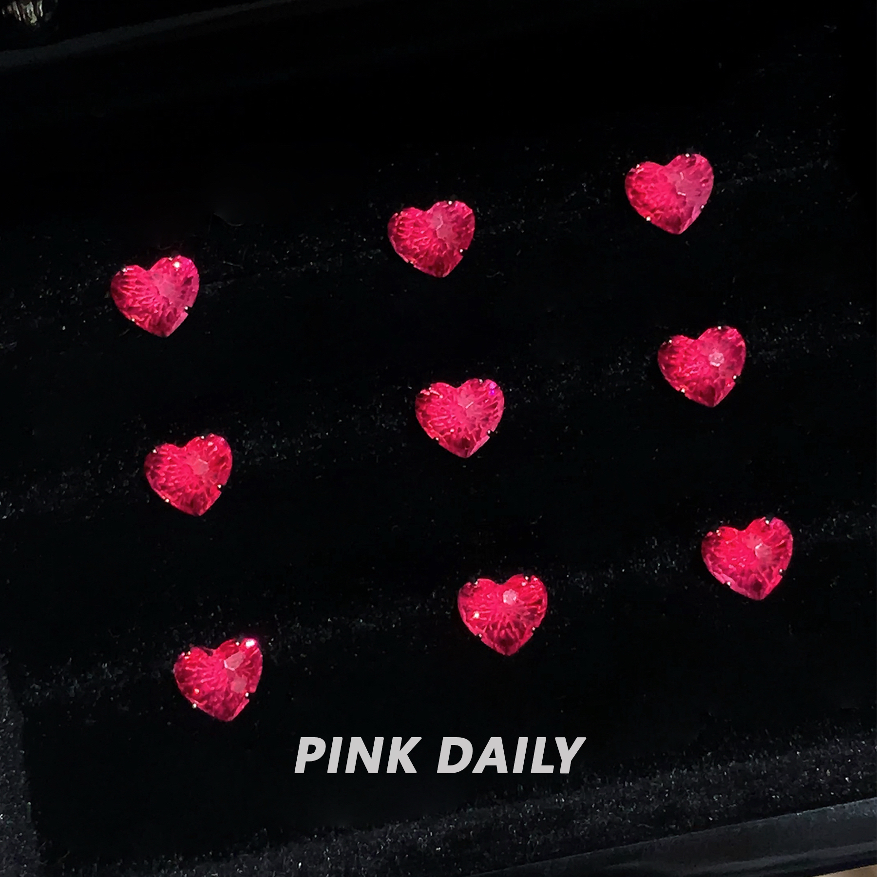 Pink Daily红色爱心钻锆石医用钛钢耳钉女闪钻心形精致耳骨钉耳饰图片
