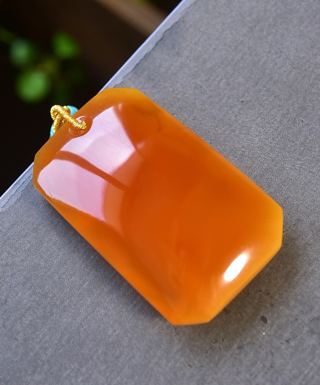 天然老蜡无事牌吊坠