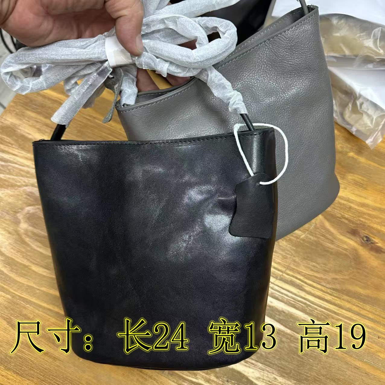 2025新款水桶包女士斜挎高级感小众头层真牛皮通勤手提小托特包