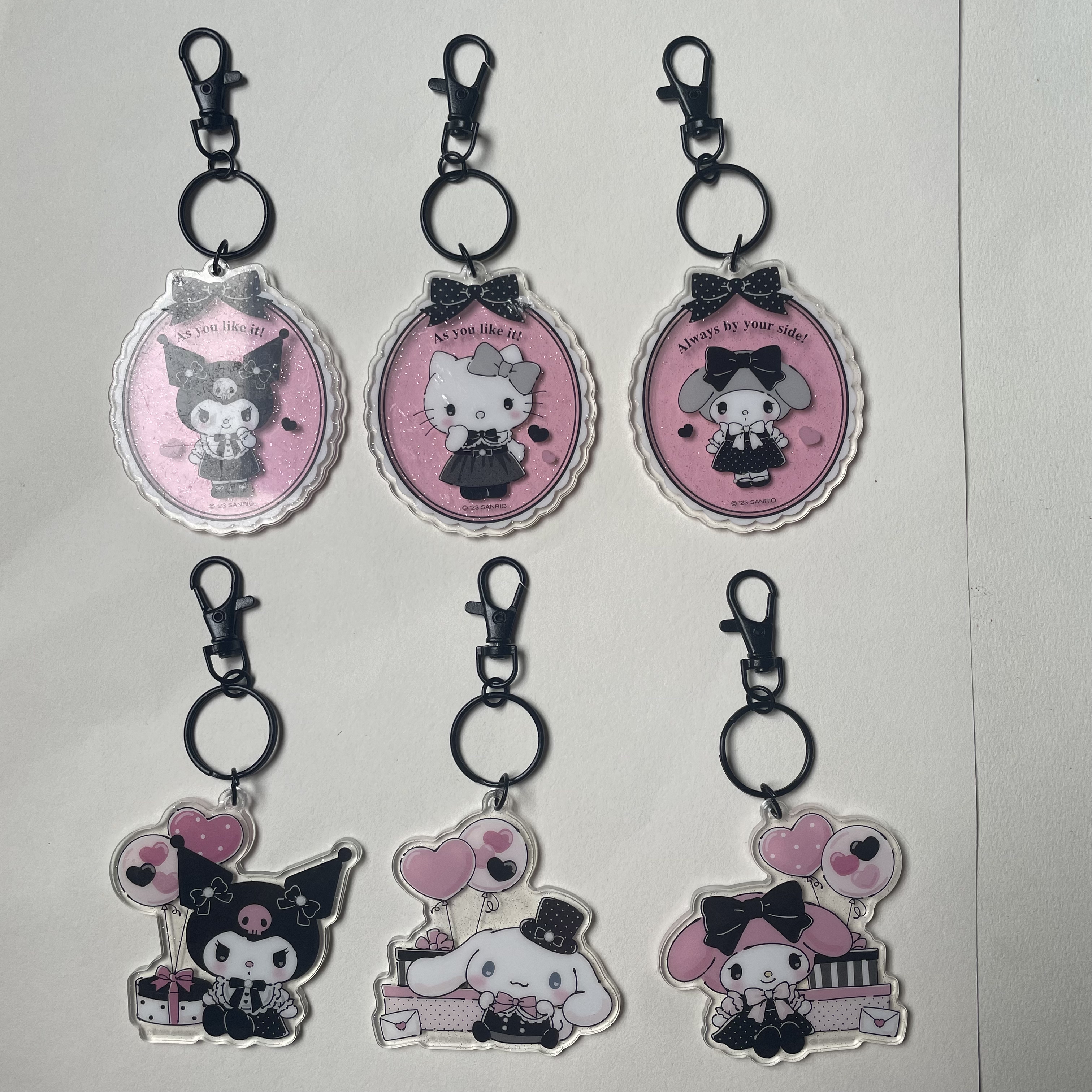 现货）日单可爱卡通HelloKitty亚克力钥匙扣黑丝带蕾丝摇摇乐挂饰