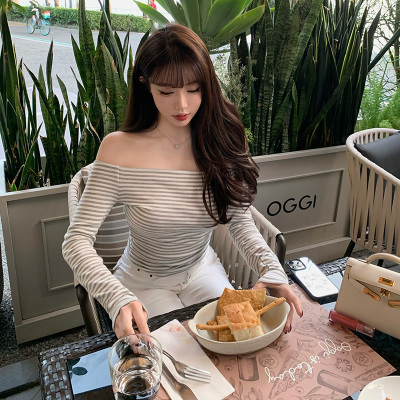 Liuu嘻嘻阿韩系一字肩黑白条纹打底女春季温柔纯欲百搭长袖上衣