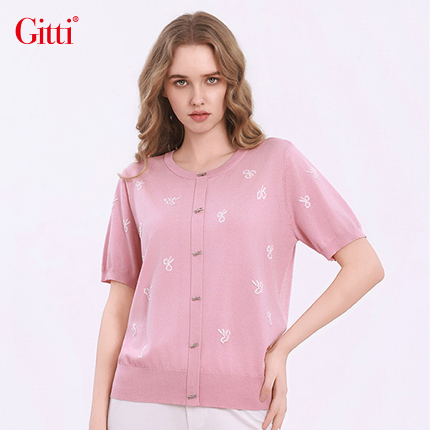 Gitti/吉蒂蝴蝶钉金属饰物圆领针织T恤女优雅气质大码短袖G261691