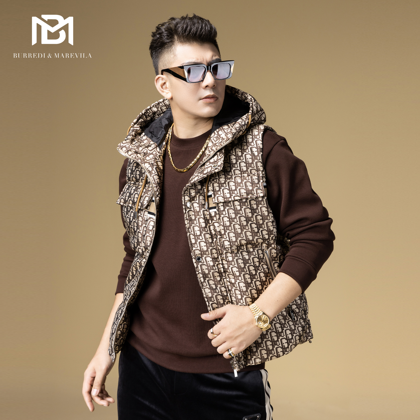 BM轻奢字母满花羽绒马甲