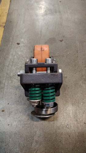 卓一辅助轮轮架总成前轮架总成气弹簧