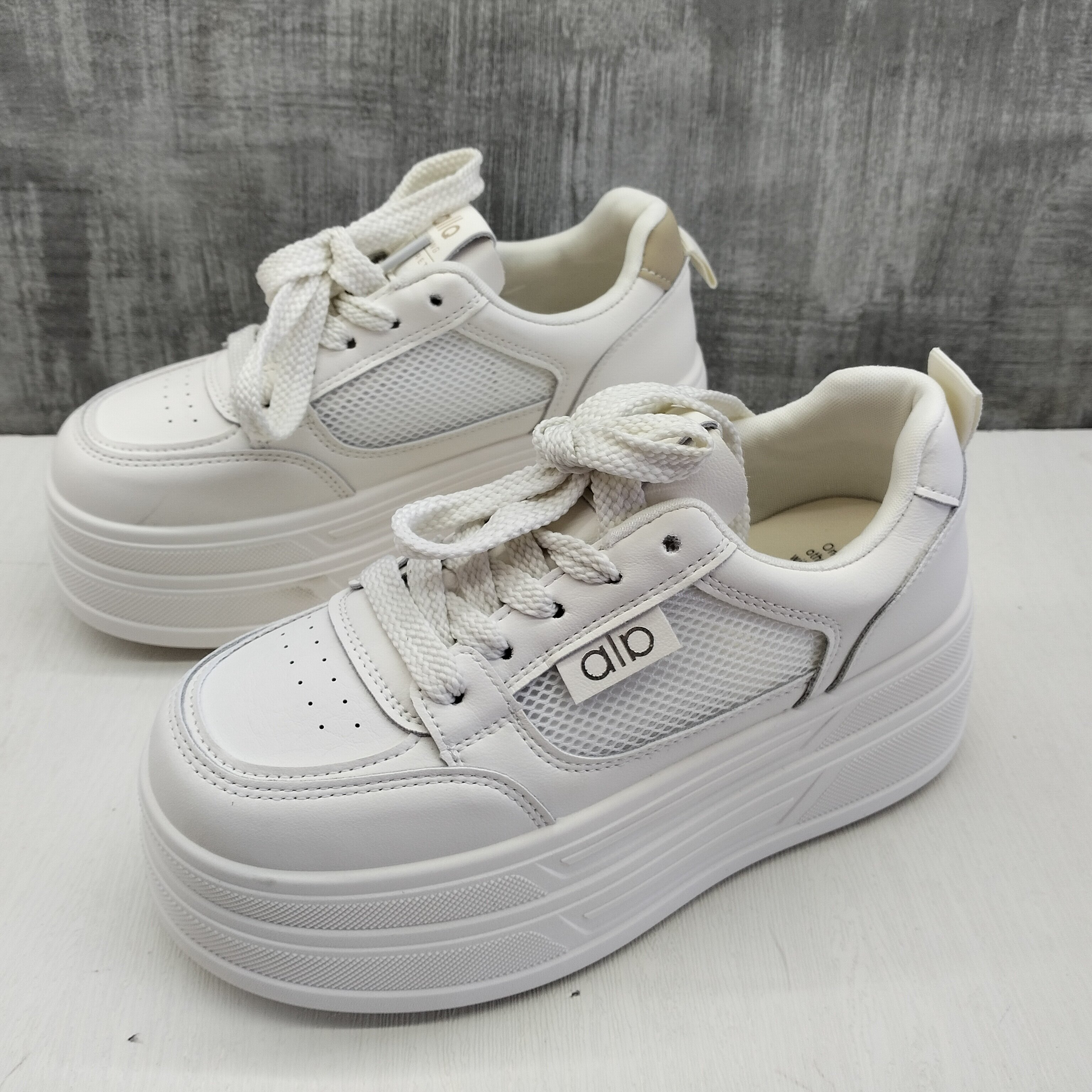 圆头中跟韩版厚底小白鞋女松糕鞋交叉绑带小个子增高休闲单鞋