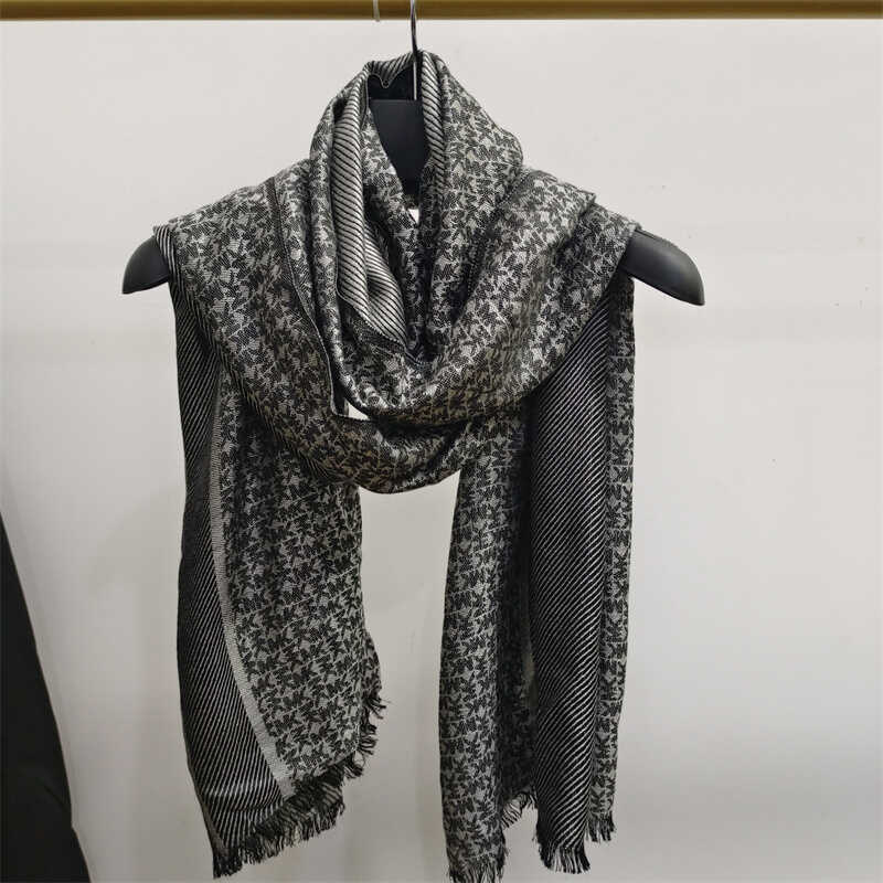 精美大气经典字母奢华围巾