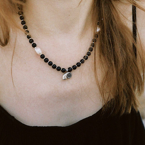 黑色沙滩玉石黑玛瑙海螺吊坠项链