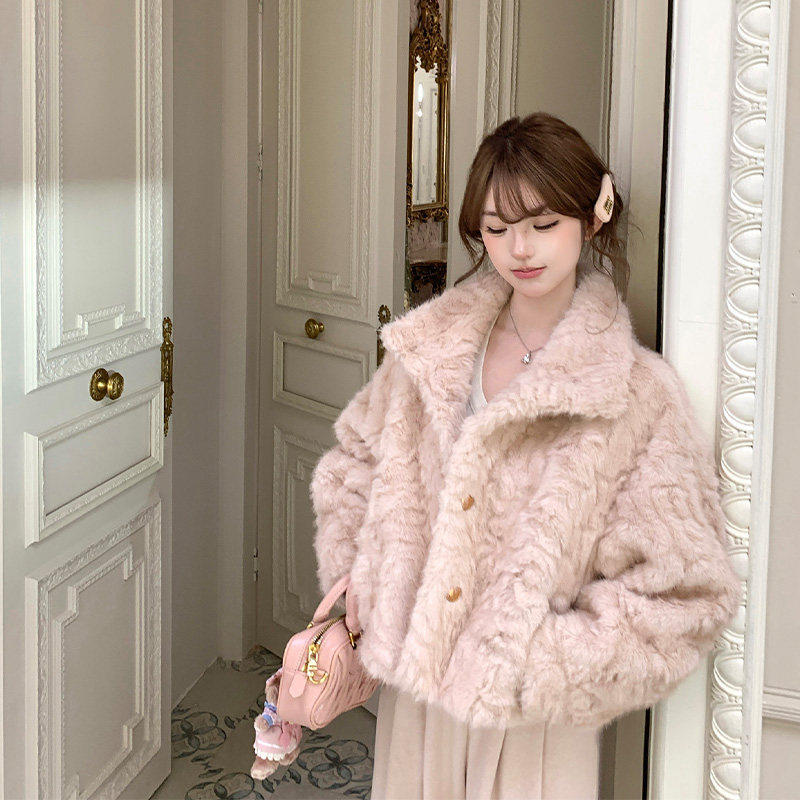 2025秋冬新款环保小湖羊皮毛一体上衣高级感短款小个子毛毛外套女