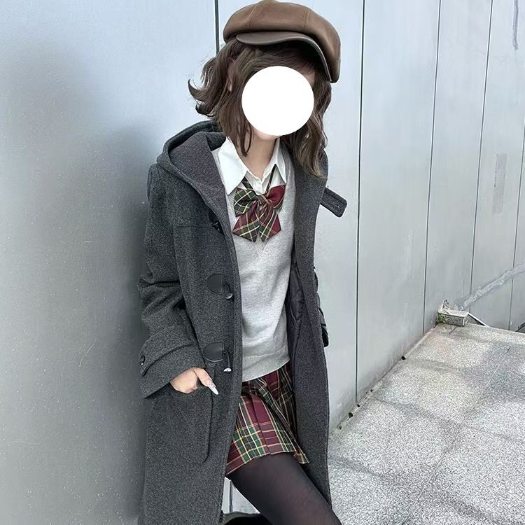 日系中长款纯色牛角扣连帽大衣学院风秋冬加厚毛呢外套防风扣设计