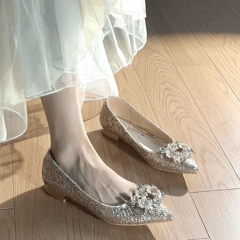 法式水晶平底婚鞋孕妇金色亮片新娘鞋秀禾主婚纱两穿婚低粗跟单鞋