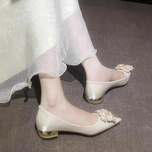 主婚纱秀禾两穿平底婚鞋女2024新款水钻绸缎礼服伴娘鞋不累脚单鞋