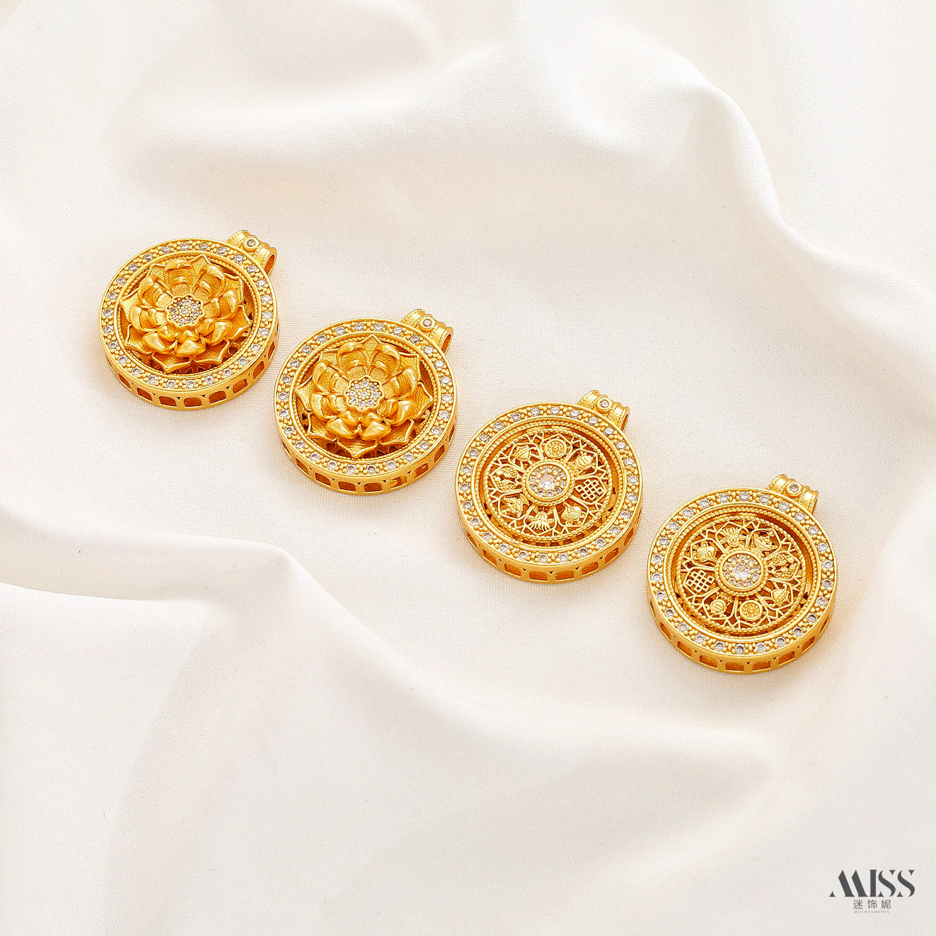 祢饰妮铜镀真金旋转莲花罗盘吊坠