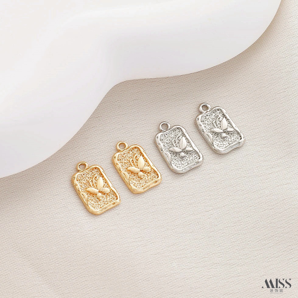 祢饰妮女士铜镀金保色吊坠